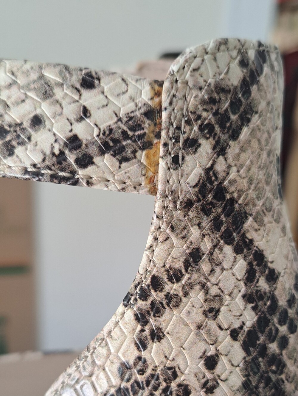 Clarks Ultimate Comfort Snakeskin Mobwife Classic Boho Block Heel Sandals 9.5. - Picture 10 of 10